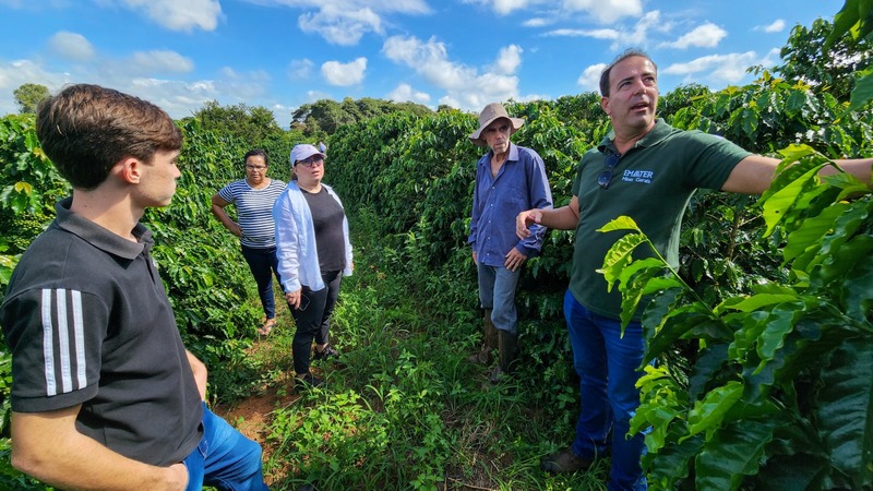 Visita da comitiva a propriedade (Diego Vargas / Seapa)