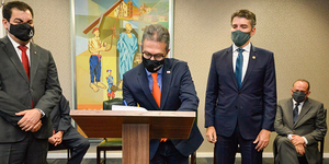 Unveil 8a21a6f614db065bb1ca2c21a5c803aede783f93e5277febbd47f37d9dbae4ca