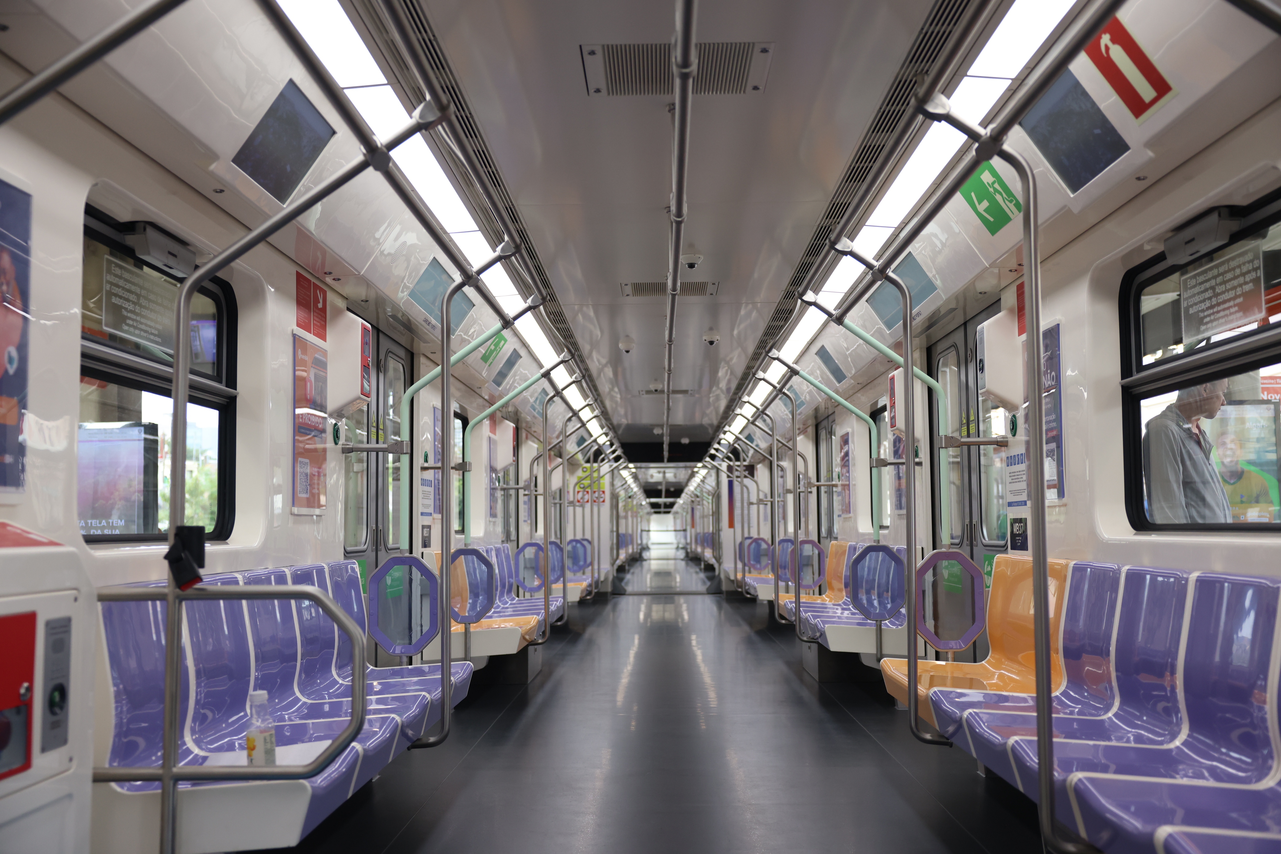Segundo trem da nova frota do Metrô da Região Metropolitana de Belo Horizonte entra em operação